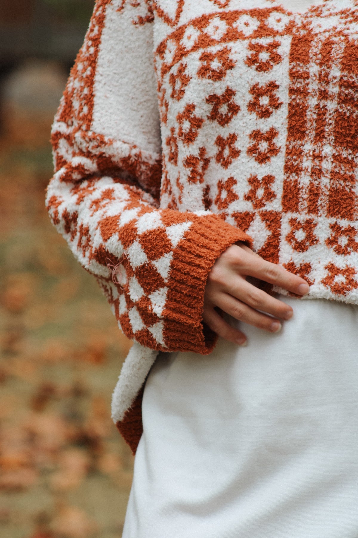 THE AUTUMN-RUST FLORAL CHECKER KNIT SWEATER