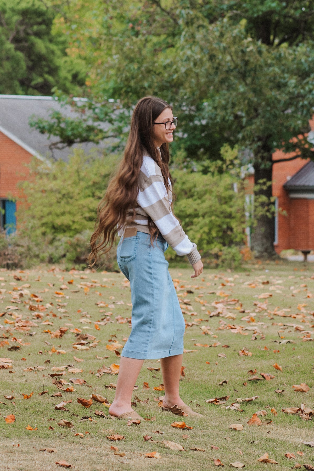 THE JADE-TAN & WHITE HALF-ZIP SWEATER