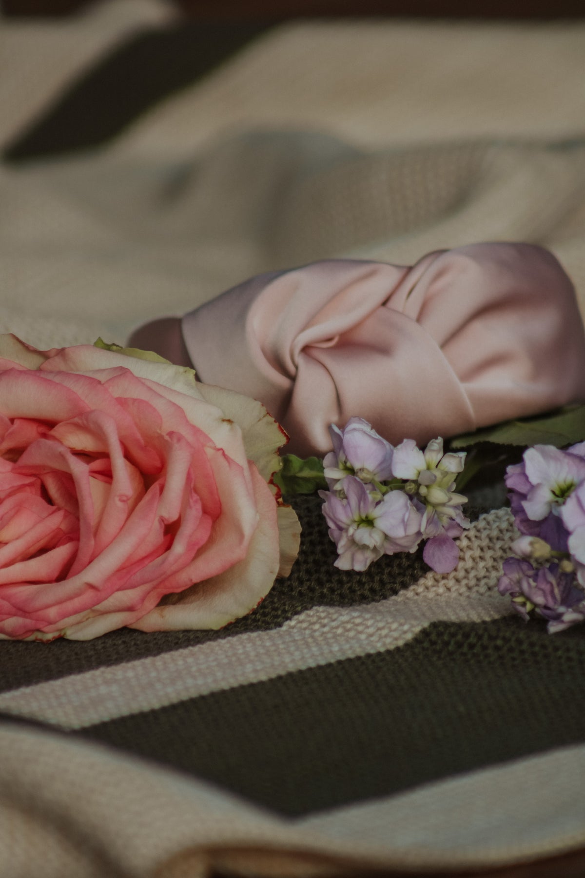 LIGHT PINK SATIN HEADBAND